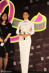 组图：梁静任防乳癌大使 亮相粉红之夜点灯仪式