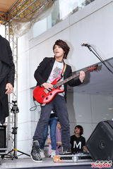 组图：MP魔幻力量签唱会 曝成员遭女粉丝抓下体