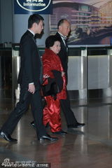 组图：晶刚HK婚礼 霍英东次子霍震寰携霍老太太入场