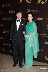 组图：李玟温碧霞出席慈善活动 闻梁洛施分手感惊讶