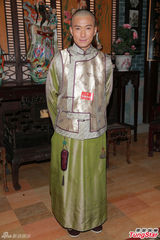 组图：杨怡再与马国明合作 称其不敢加亲热戏