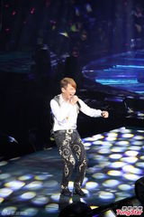 组图：极乐演唱会陶喆萧亚轩上阵掀火热气氛