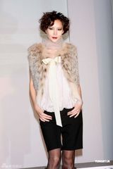 组图：陈慧琳亮相潮味十足 支持儿子进入娱乐圈 