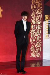 高清组图：李敏镐朴有天等助阵SBS演技大赏