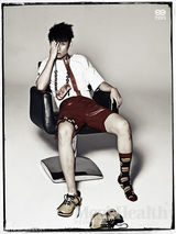 组图：魏晨帅气写真谈时尚 乖小孩内心叛逆