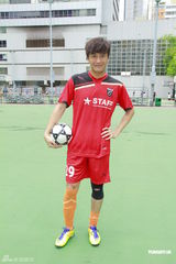 组图：马国明出席活动自曝爱踢足球