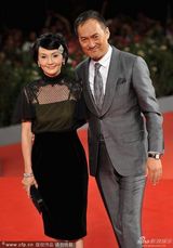 组图：《杀无赦》首映 渡边谦携妻亮相