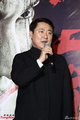 组图：周润发与太太牵手宣传新片 《大上海》