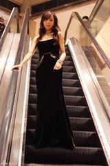 高清图：张静初佩天价珠宝 自曝四部影片冲击夏威夷