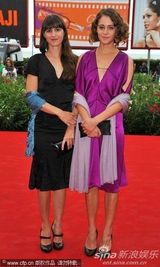 高清图：《爱登堡》首映 女演员阿里安纳兰度拼优雅