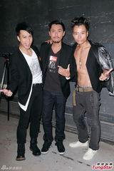 组图：黄宗泽岑丽香合照显尴尬 对绯闻做足准备