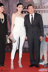 组图：杜汶泽田蕊妮夫妇甜蜜亮相金像奖红毯