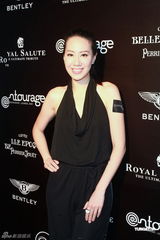 组图：汪诗诗出席杂志揭幕礼 时尚干练美丽动人