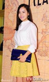 组图：f(x)Victoria等众韩星参加品牌活动