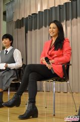 组图：廖碧儿享受单身生活 分享内地拍剧心得