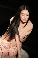 组图：秦岚转战歌坛 首支MV拒绝陆川执导