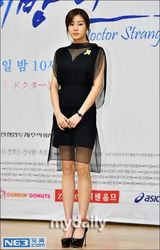 组图：张亮演韩剧牵手朴海镇 李钟硕黑西装帅气