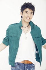 组图：宫正楠阳光写真曝光 迷人微笑帅气