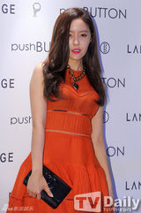 组图：T-ara孝敏智妍与孔孝真等看秀显个性