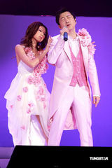 幻灯：庾澄庆个唱张学友助阵 与周秀娜贴身热舞