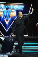 组图：《演说家》林志颖当村长 乐嘉追女支招