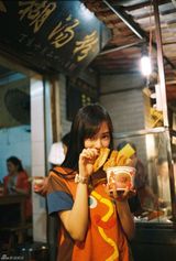 组图：黄灿灿发贪吃照 烟火气中显清丽