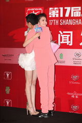 组图：《美人邦》亮相上影节 刘雨欣携手立威廉