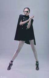 组图：安心亚新碟预购将启 尝试军装范中性风