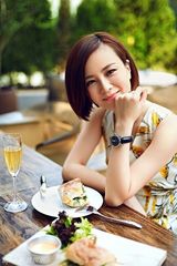 组图：刘孜出席时尚活动 优雅黑裙展现甜美笑容