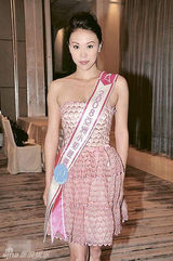 组图：昔日亚姐王誉霖为传播正能量剃头禅修