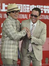 组图：成龙亮相上影节 与尚格云顿20年后再聚
