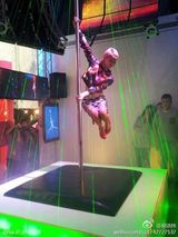 组图：蔡依林微博三宝 钢管屋虎做蛋糕