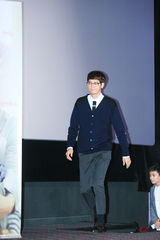 独家：宋慧乔素净 姜东元戴眼镜似哈利波特