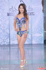 组图：港姐十位佳丽决赛泳装彩排自信满满