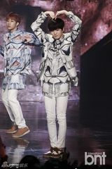 组图：Infinite智妍等众歌星献唱《冠军秀》