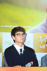 独家：宋慧乔素净 姜东元戴眼镜似哈利波特