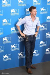 组图：《鸟人》亮相威尼斯 诺顿石头姐俏皮搞怪