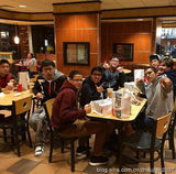 组图：已故名嘴罗京儿子近照 留学美国酷爱篮球