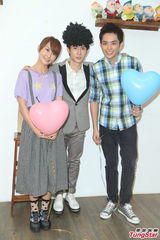 组图：阿本庆生肤色粉嫩似18 狂练肌肉欲变硬汉