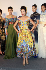 组图：杨恭如跨界T台走秀 女王气质称霸全场