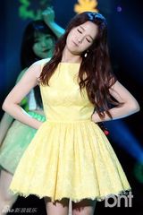 组图：韩女团KARA大胆热舞 短裤上移险走光