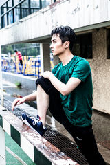 组图：陈晓【演员】写真洋溢青春荷尔蒙 校园挥汗如雨