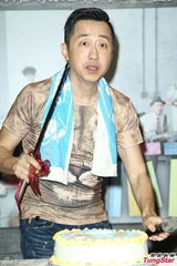 组图：多变哈林(庾澄庆)唱金曲 登小巨蛋万人同欢