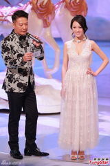 组图：2014港姐决赛 众佳丽白色透视装惊艳亮相