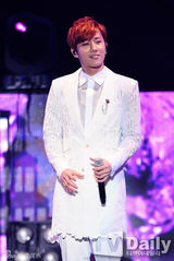 组图：INFINITE新专辑发售Showcase 展华丽群舞