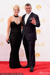 组图：马特-勒布朗帅气正装亮相艾美红毯