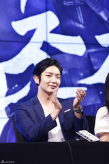 独家：《神枪手》李准基高调亮相 耍宝卖萌