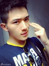 组图：成都最帅交警患血癌欲放弃治疗 年仅22岁