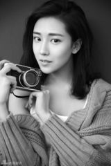 组图：菅韧姿慵懒写真 清新调皮演绎性感女人