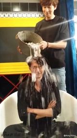 组图：下一个点谁？全球明星冰桶挑战动图来袭